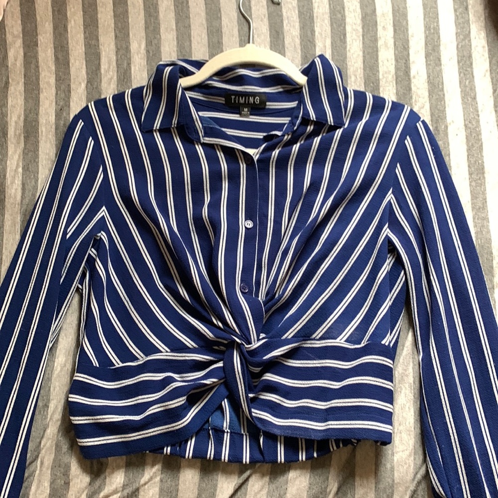 Button Down Cropped Dress Shirt (medium)